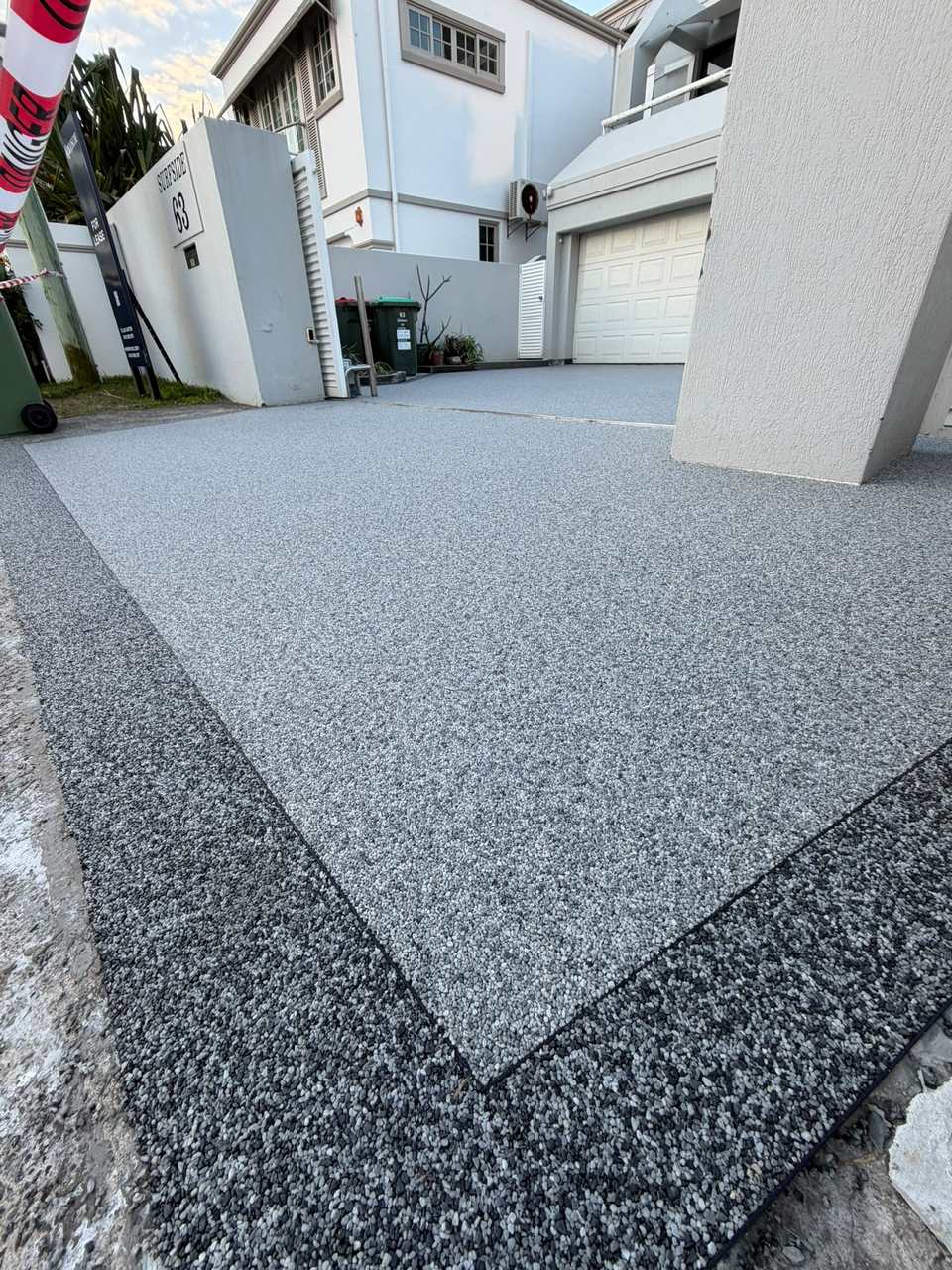 Two-tone Vuba New Palazzo and Poseidon resin bound driveway in Palm Beach, Gold Coast — GC Resin Bound Surfaces